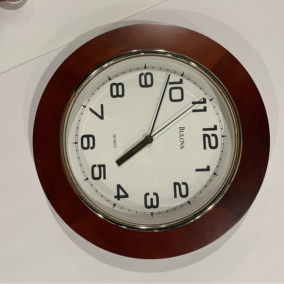 Vintage Bulova MCM style wall clock ๐ฐ๏ธ round battery powered - Picture 7 of 7